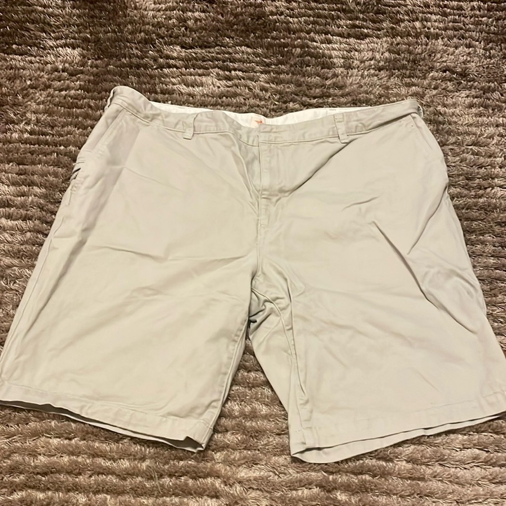 men’s tan shorts